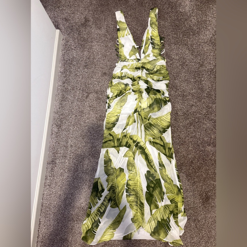 NEW FASHIONNOVA Leaf Print Maxi Dress